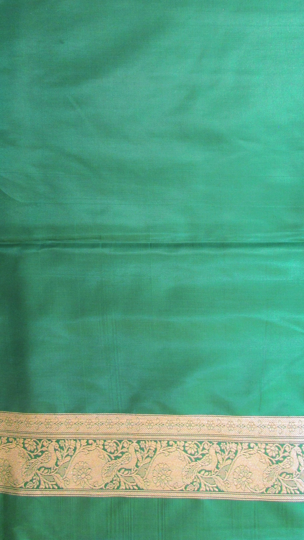 Saundarya Women's Magenta Banarasi Silk Saree