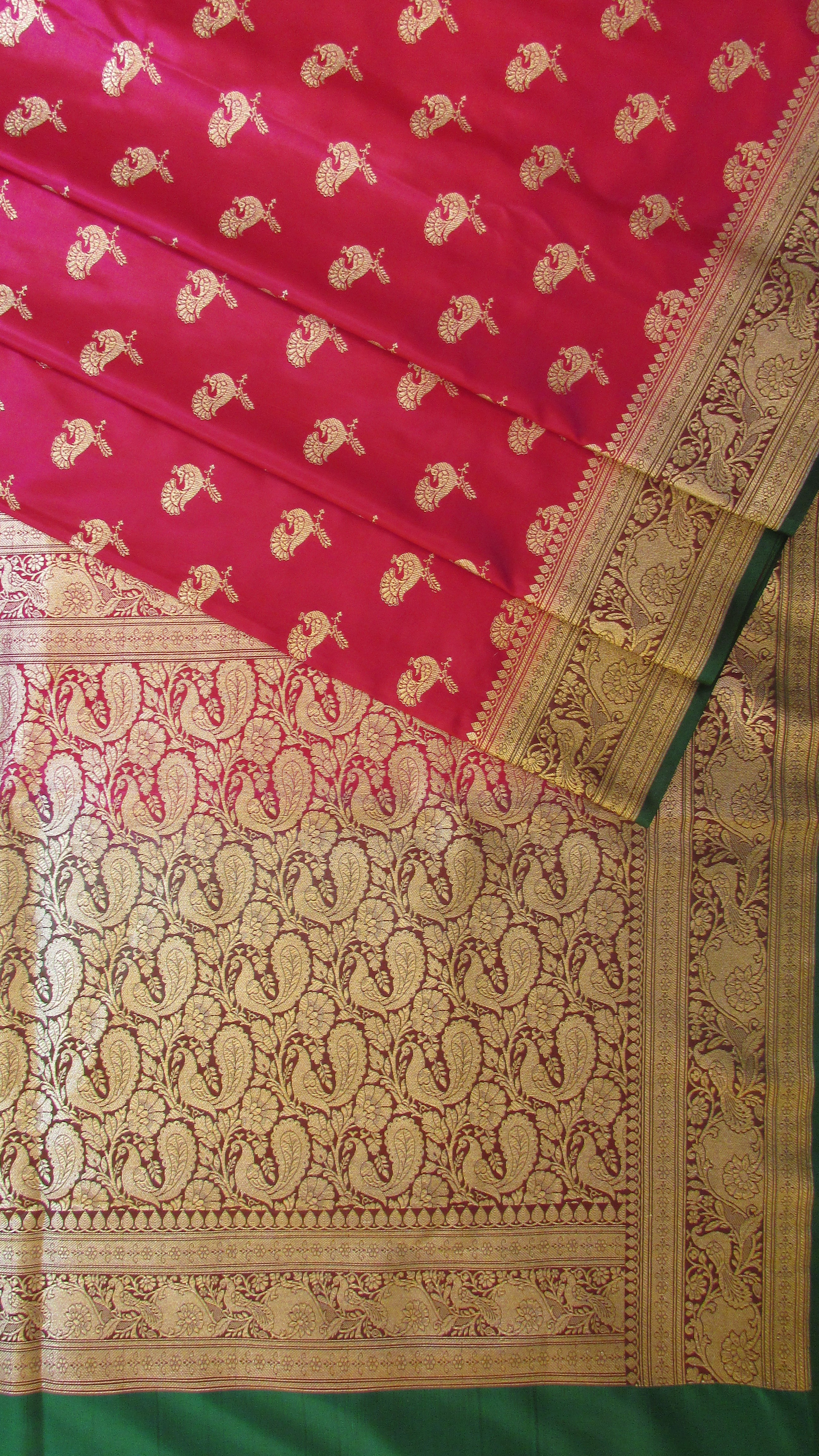 Saundarya Women's Magenta Banarasi Silk Saree