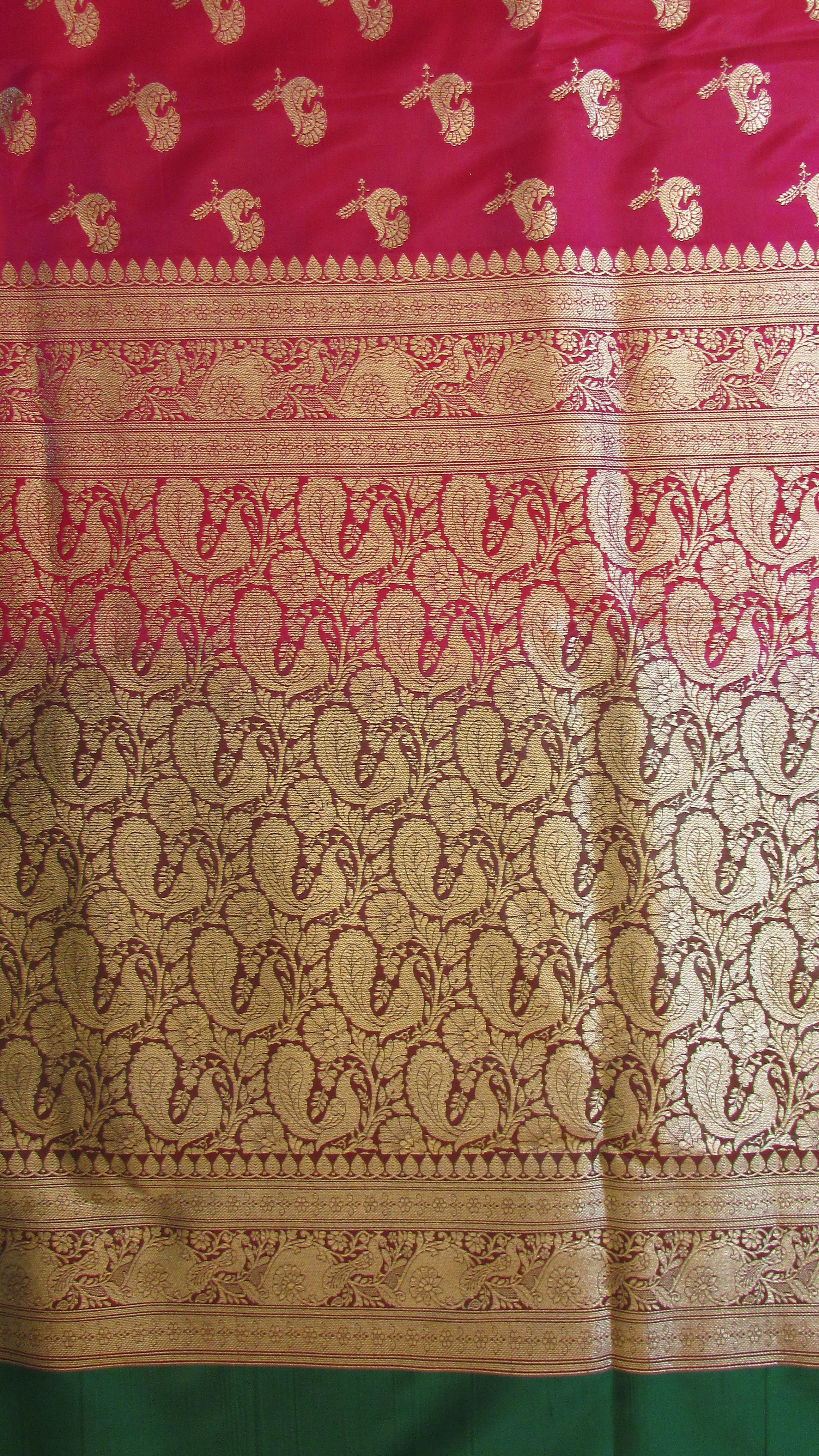 Saundarya Women's Magenta Banarasi Silk Saree