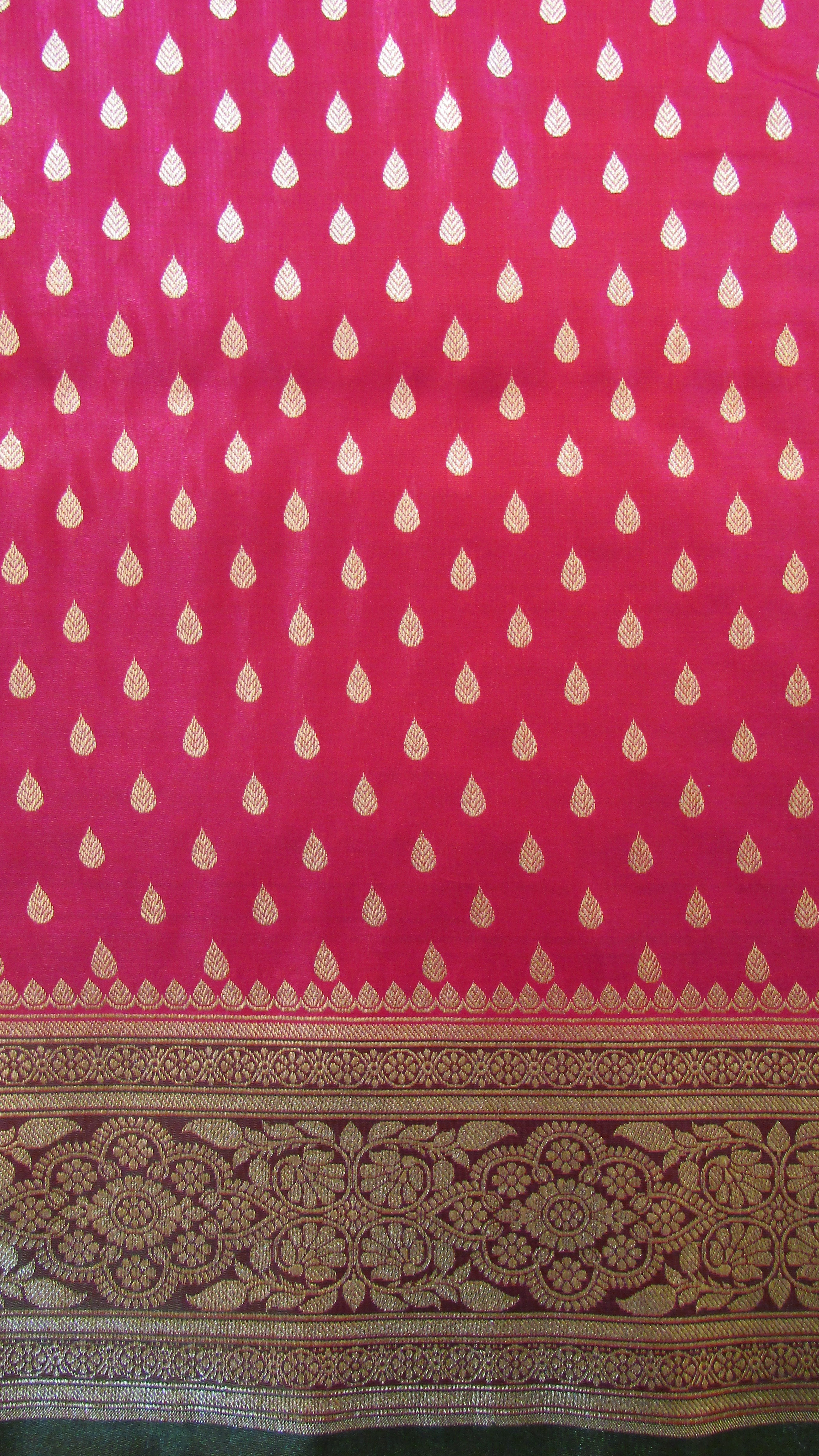 Saundarya Women's Magenta Banarasi Silk Saree