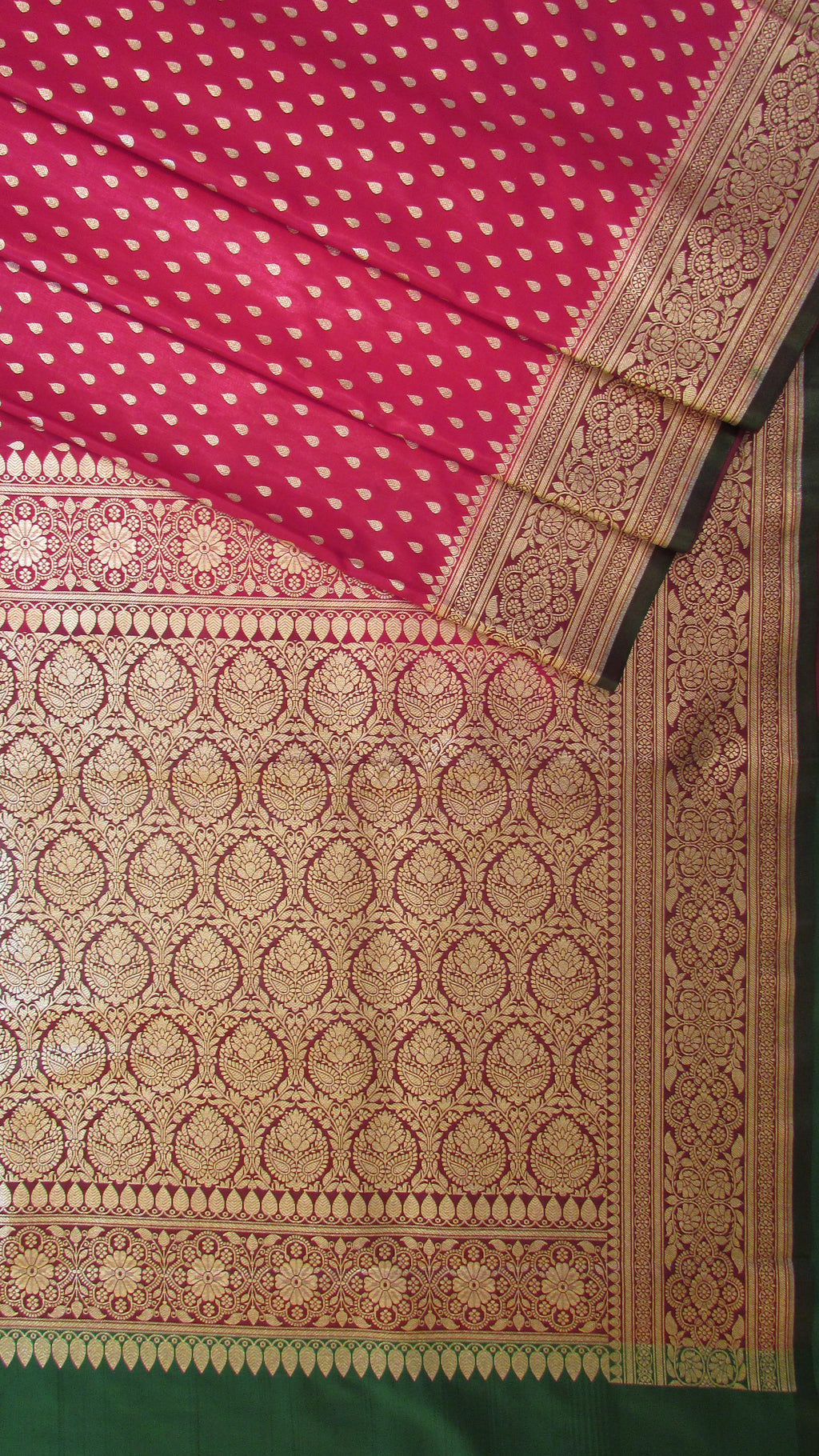 Saundarya Women's Magenta Banarasi Silk Saree