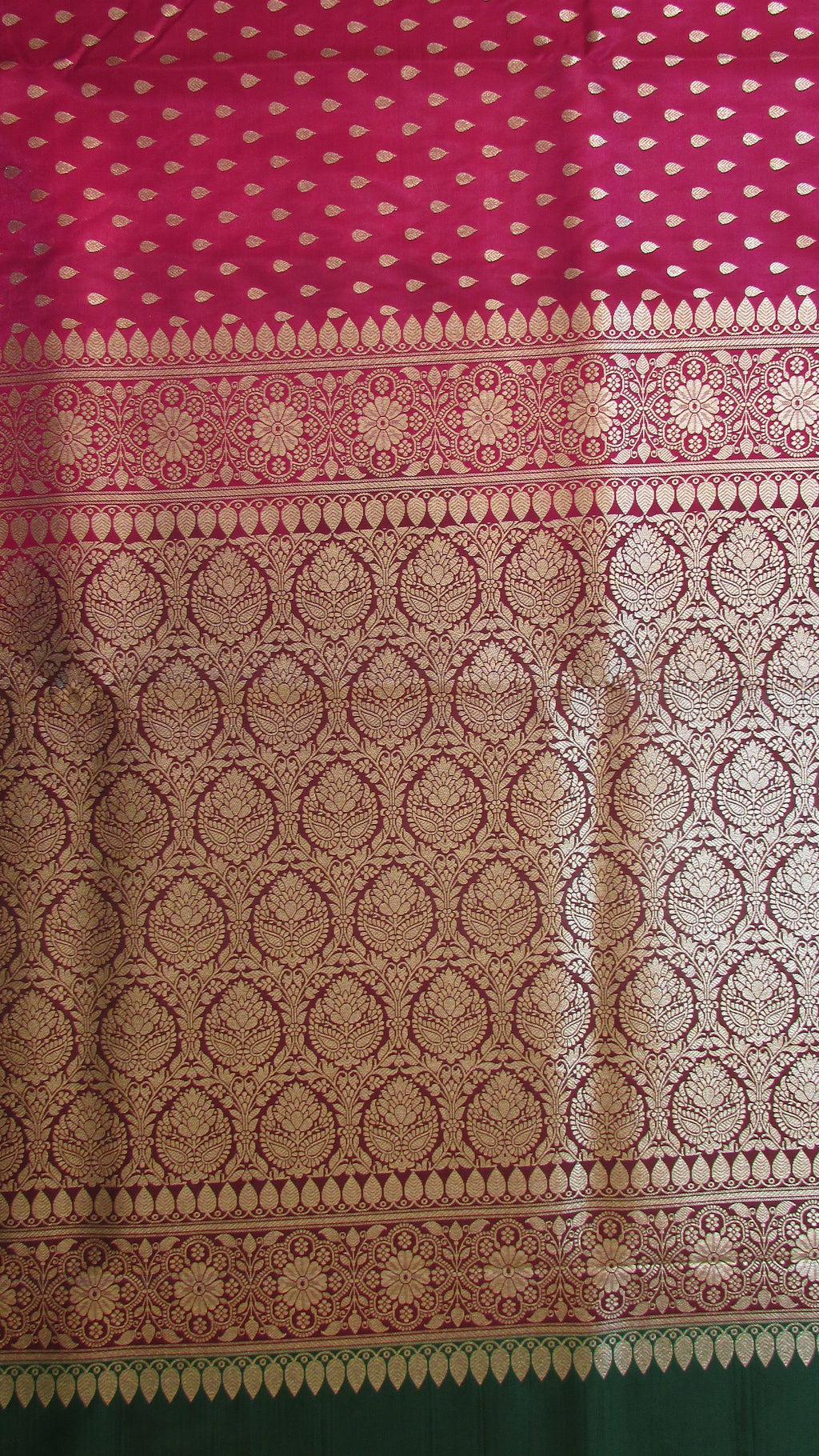 Saundarya Women's Magenta Banarasi Silk Saree