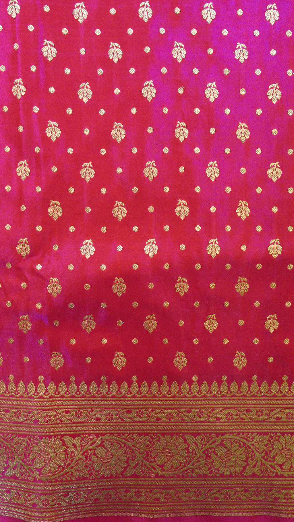 Saundarya Women's Magenta Banarasi Silk Saree