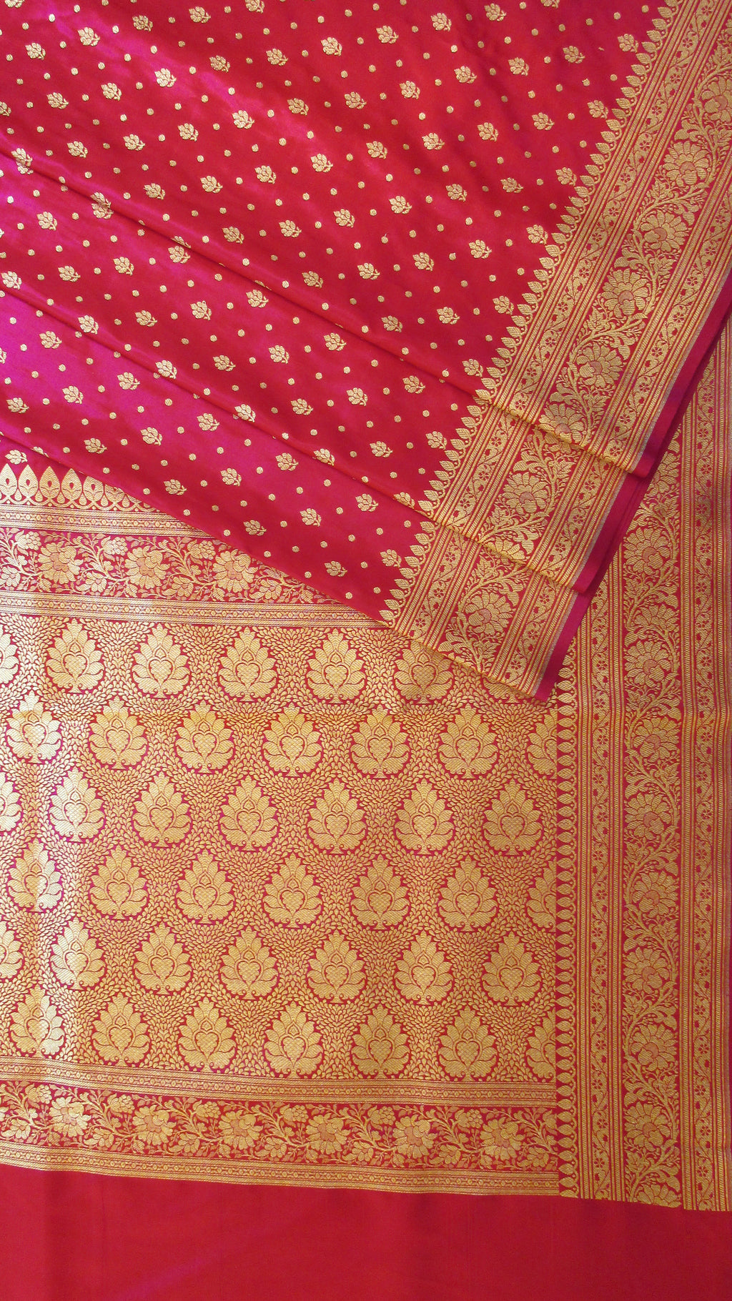 Saundarya Women's Magenta Banarasi Silk Saree