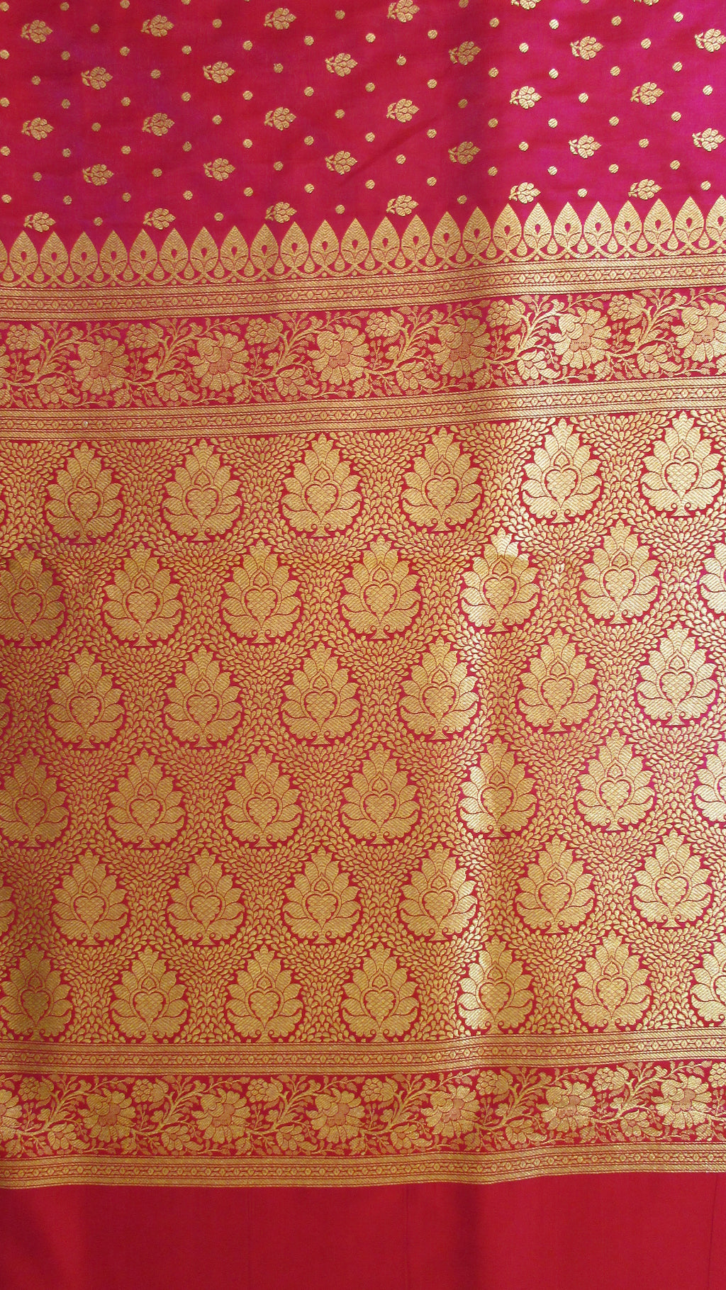 Saundarya Women's Magenta Banarasi Silk Saree