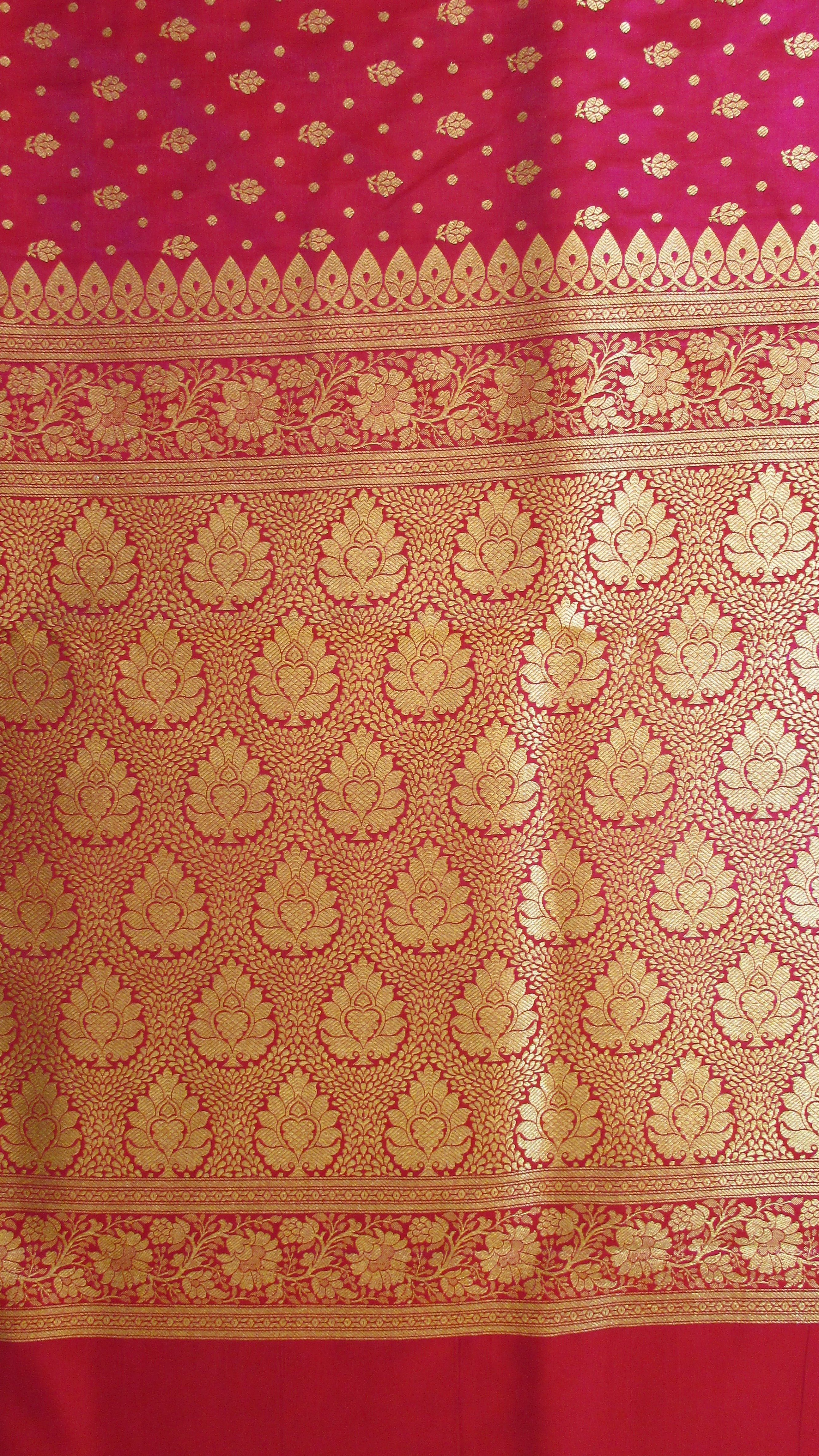 Saundarya Women's Magenta Banarasi Silk Saree