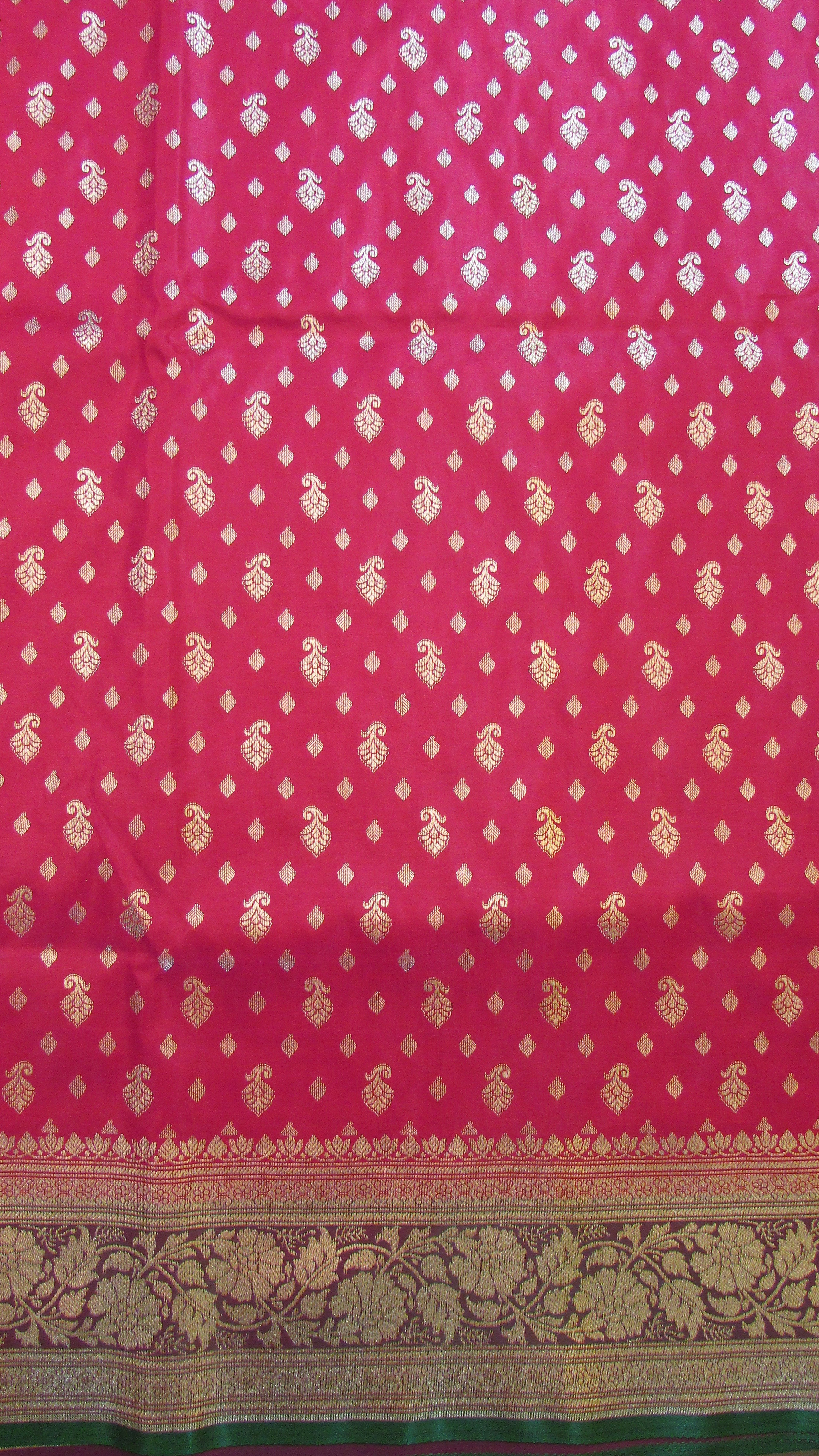 Saundarya Women's Magenta Banarasi Silk Saree