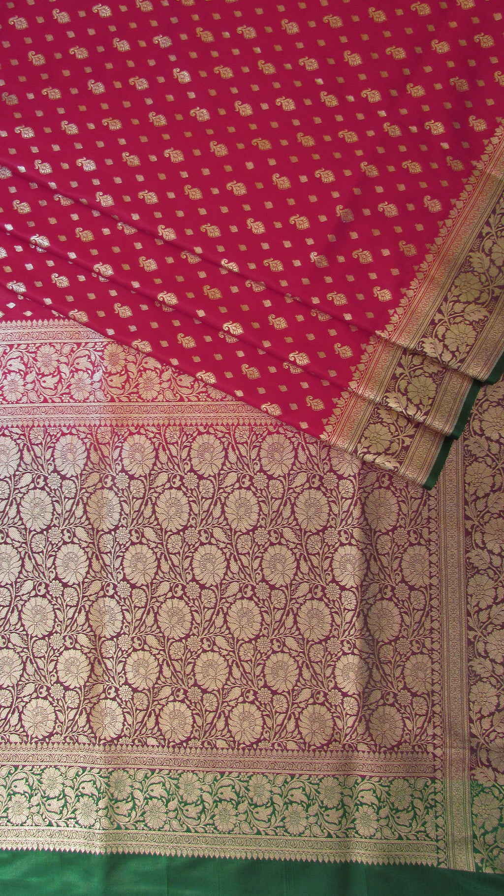 Saundarya Women's Magenta Banarasi Silk Saree